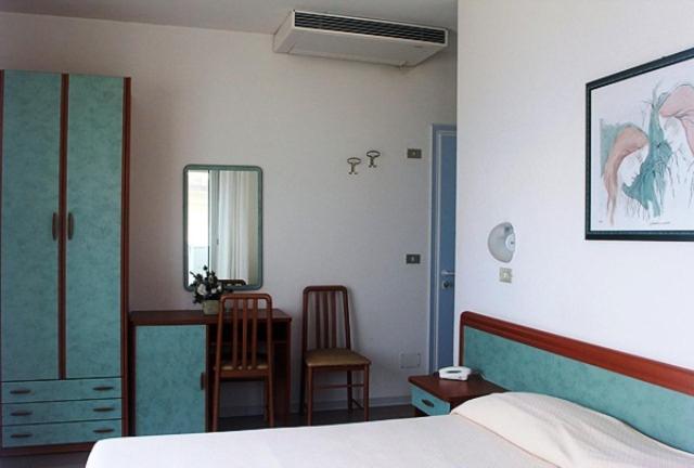Hotel Bellavista-Olympic Римини Екстериор снимка
